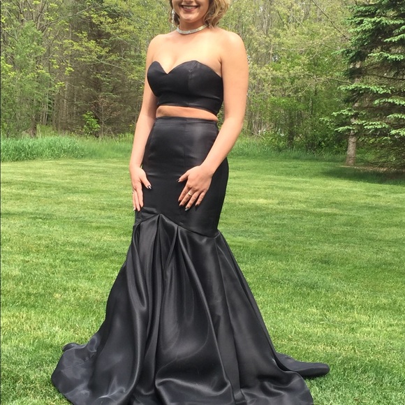 Black prom dress - Picture 3 of 3